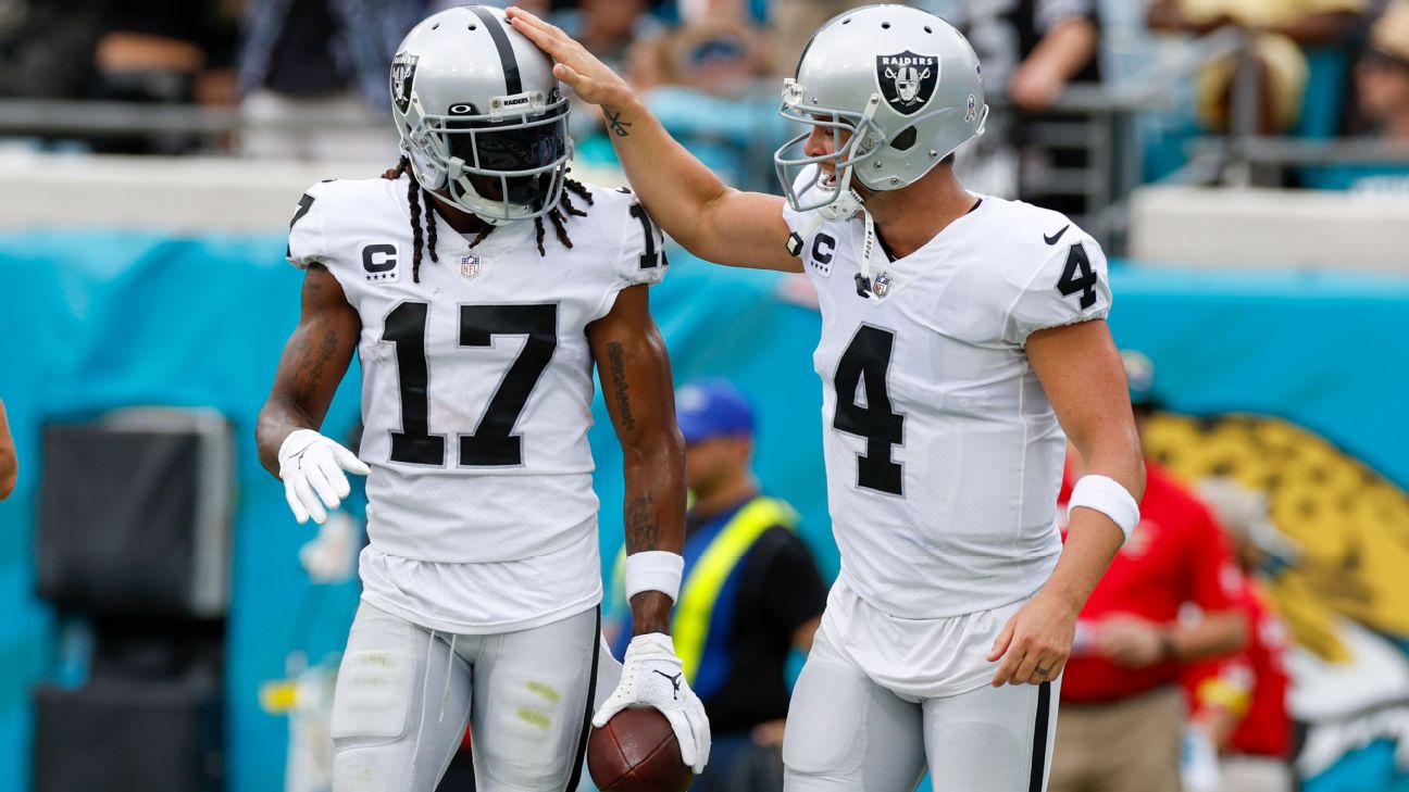 Derek Carr Expresses Interest in Davante Adams Reunion