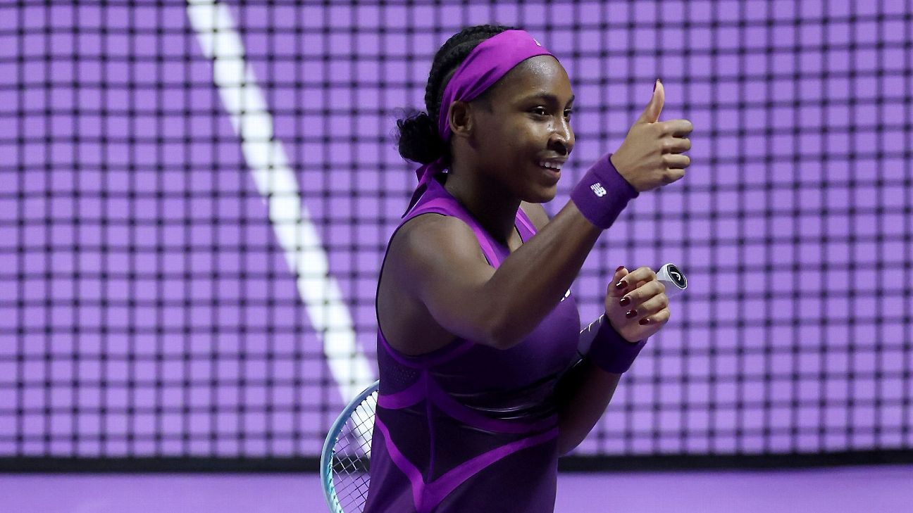 Coco Gauff defeats Iga Swiatek to reach semifinals of WTA Finals - ESPN