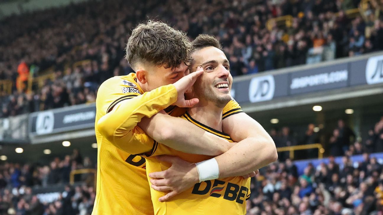 Wolves bare teeth and sink Southampton for first win