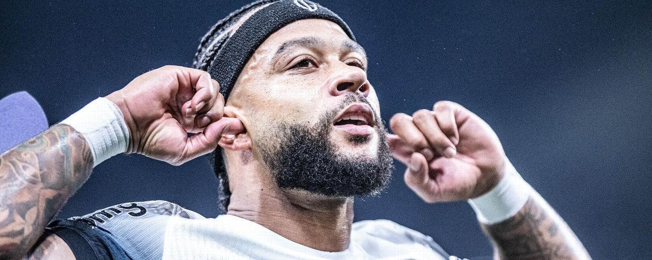 Depay diz por que 'não dá para comparar' torcida do Corinthians 