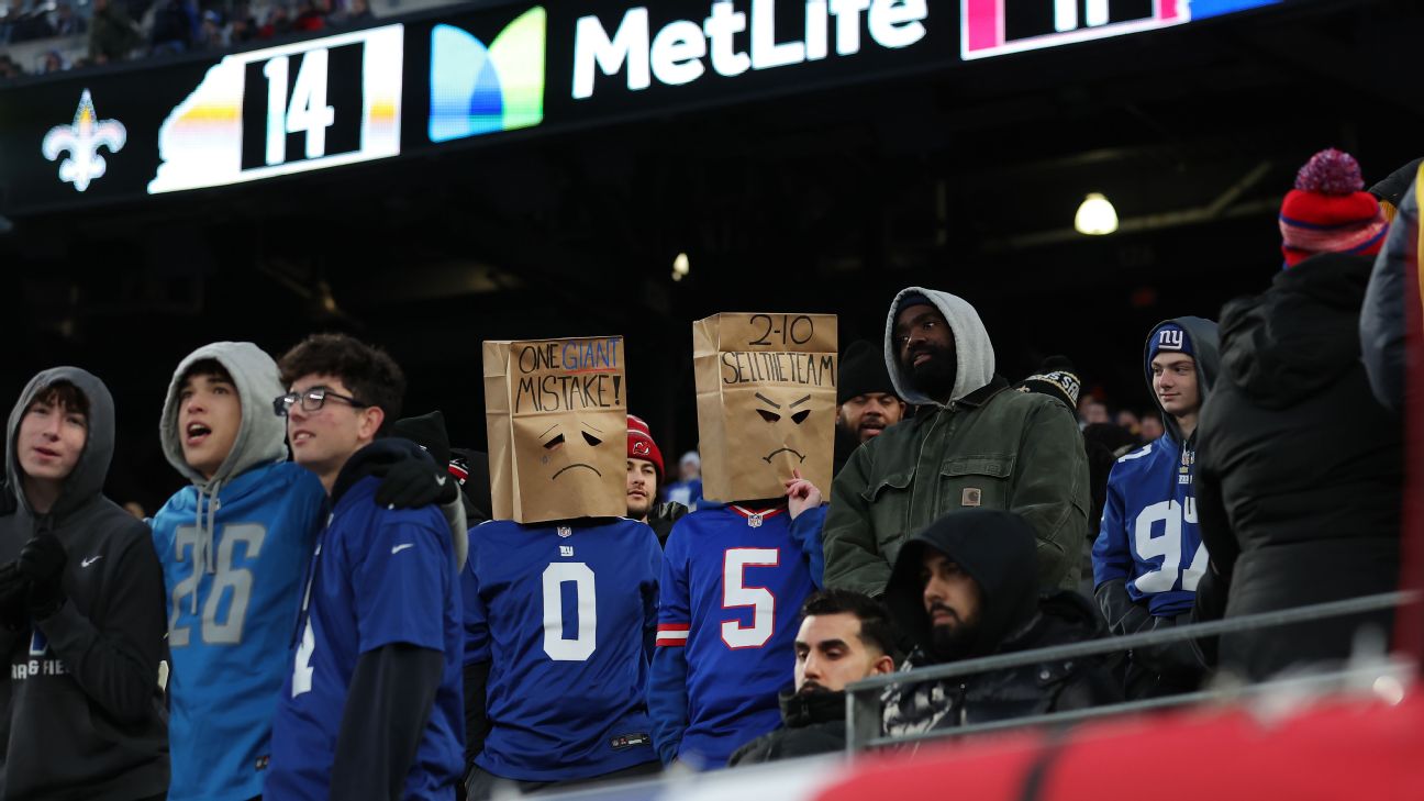 Giants lose as plane banner implores ‘fix this dumpster fire’