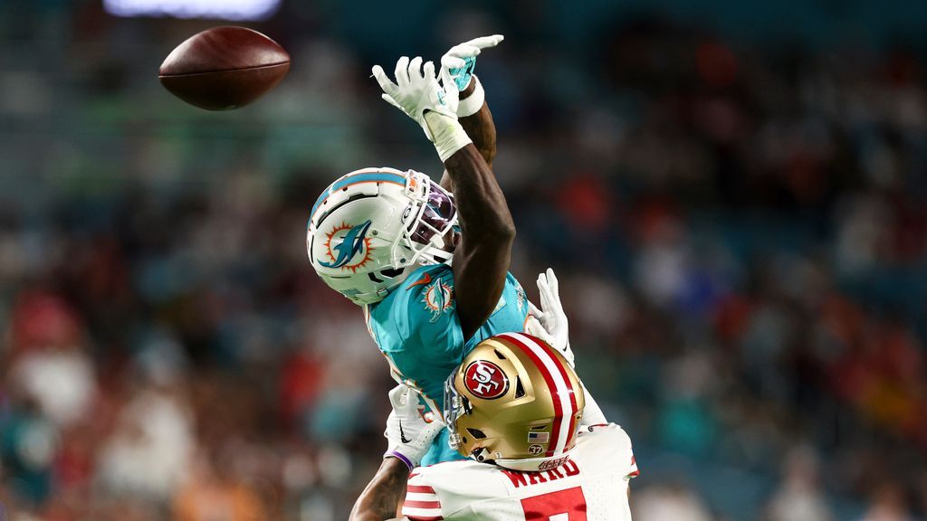 <a href="https://www.espn.com/nfl/story/_/id/43119069/tyreek-hill-blames-drops-lack-reps-tua-tagovailoa" target="_blank">WR Hill blames drops on lack of reps with Tua</a>