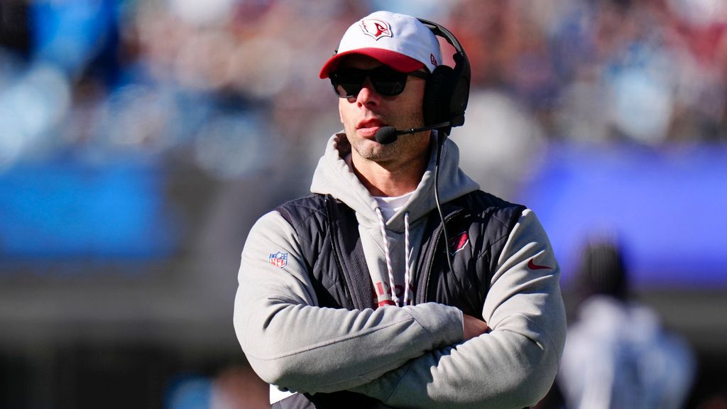 <a href="https://www.espn.com/nfl/story/_/id/46524414/sources-cardinals-fining-jonathan-gannon-sideline-spat" target="_blank">Sources: Cards fining Gannon $100K for RB spat</a>