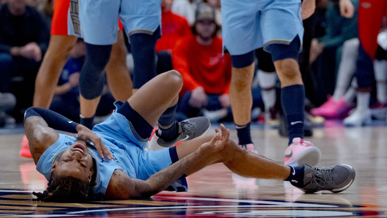 <a href="https://www.espn.com/nba/story/_/id/43188999/ja-morant-hurts-shoulder-grizzlies-win-pelicans" target="_blank">Morant leaves Grizzlies’ win with shoulder injury</a>