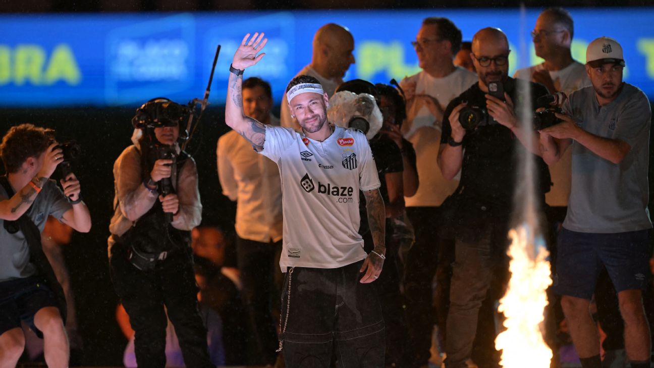 <a href="https://www.espn.com/soccer/story/_/id/43640449/neymar-unveiled-santos-player-pele-brazil-ceremony" target="_blank">Neymar unveiled at Santos in lavish ceremony</a>
