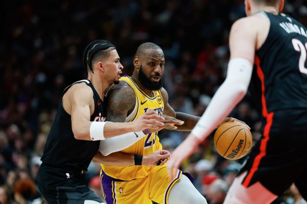 For LeBron, another historic 40-point night in Lakers' win