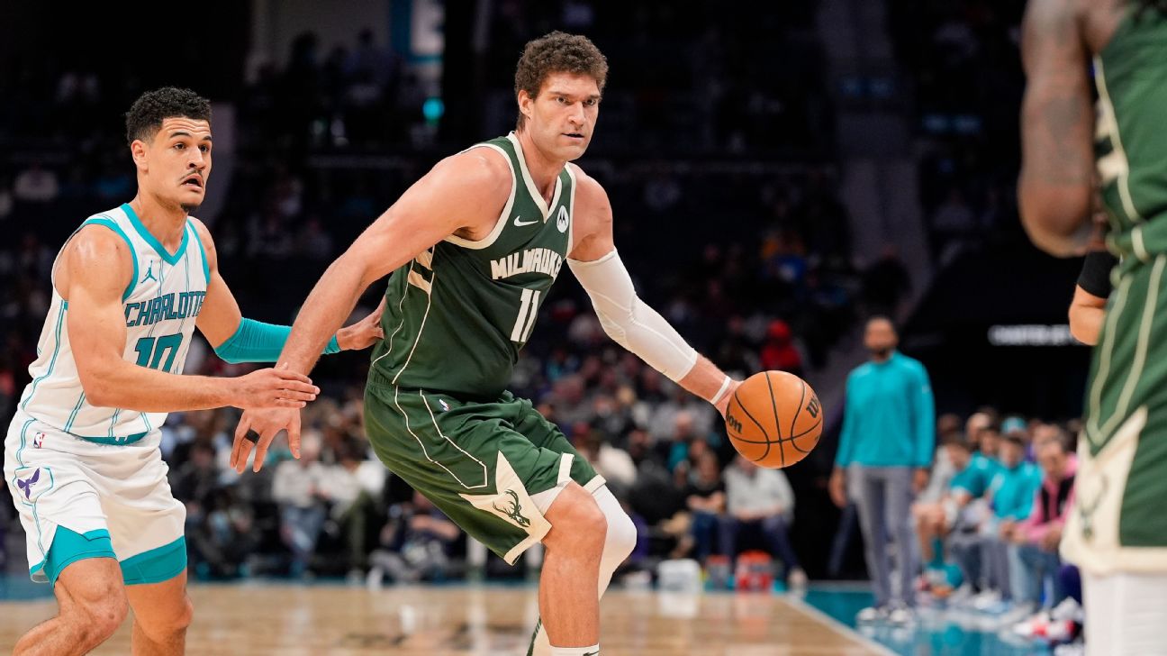 Brook Lopez of the Milwaukee Bucks has top-25 fantasy potential for the rest of the season.