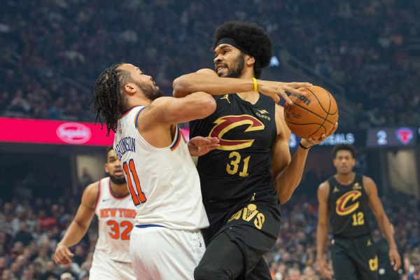 Cavs' Jarrett Allen injures hand; X-rays negative, MRI next