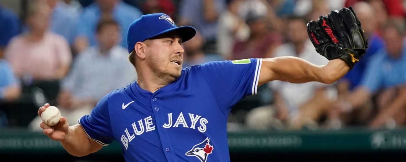 Jays' Swanson to see specialist about elbow pain