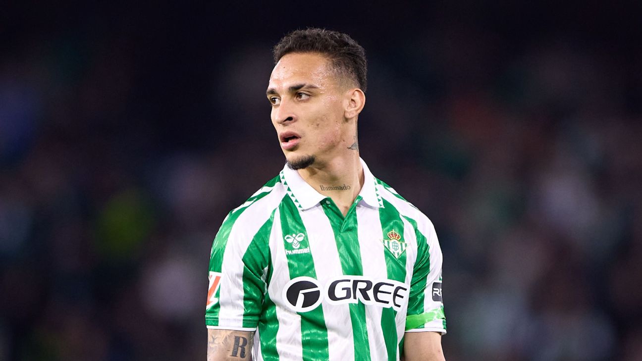 Man United accept Real Betis offer for Antony - sources