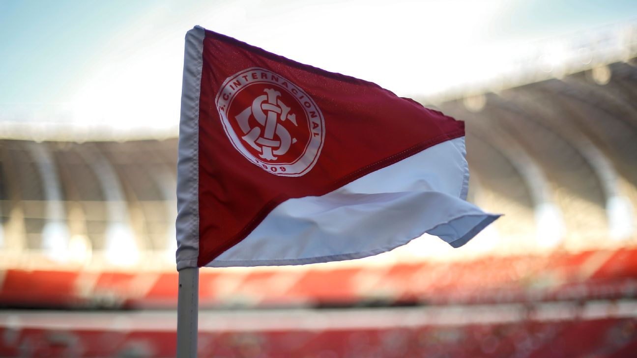 Zagueiro vendido por R$ 27 milhões vai à Justiça e tenta bloquear contas do Inter