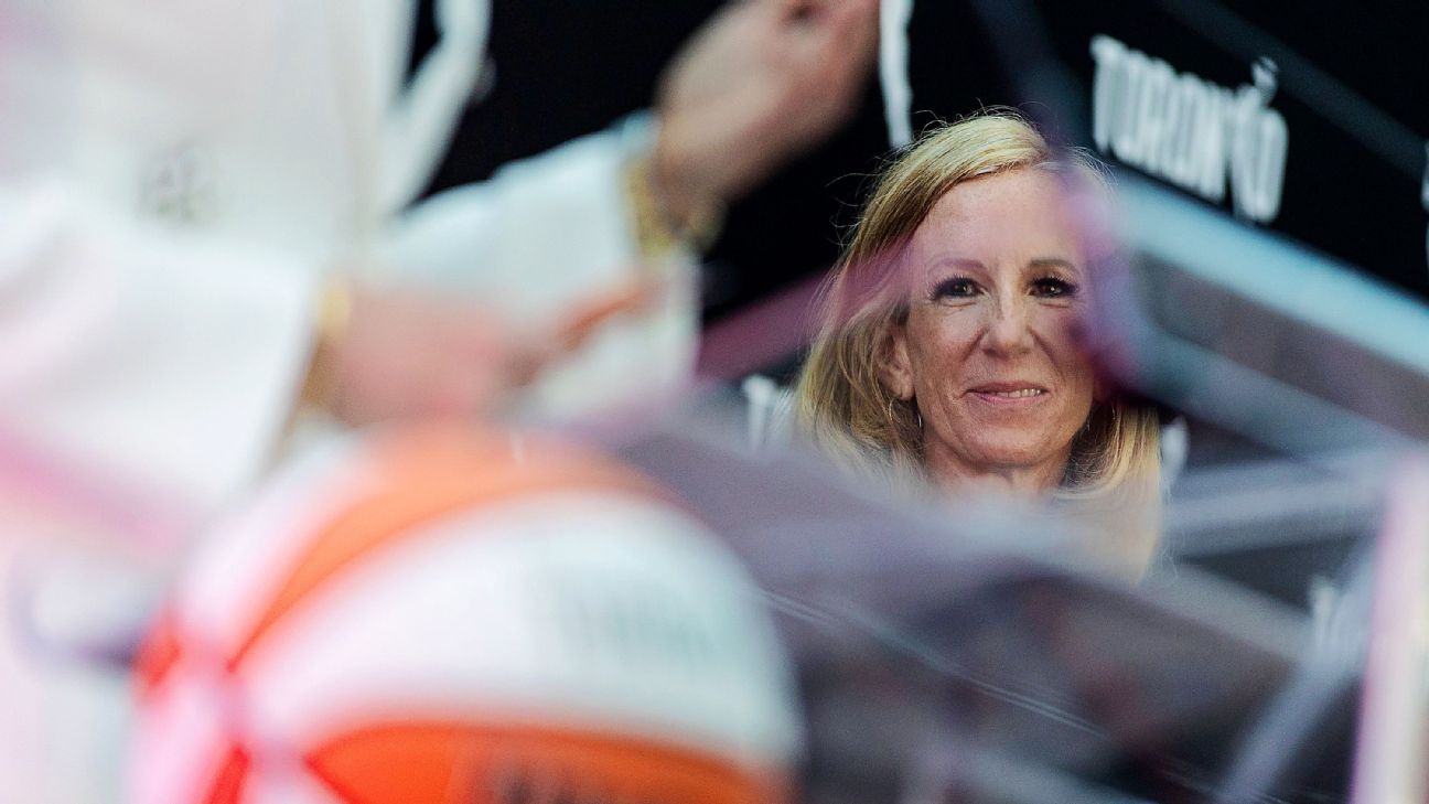 <a href="https://www.espn.com/wnba/story/_/id/46440370/players-back-collier-ripping-wnba-calling-change" target="_blank">WNBA players back Collier in ripping league</a>