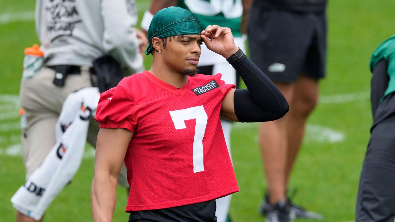 Giants Legend Makes Bold Statement: Is Justin Fields the QB They Need to Fear in 2025?