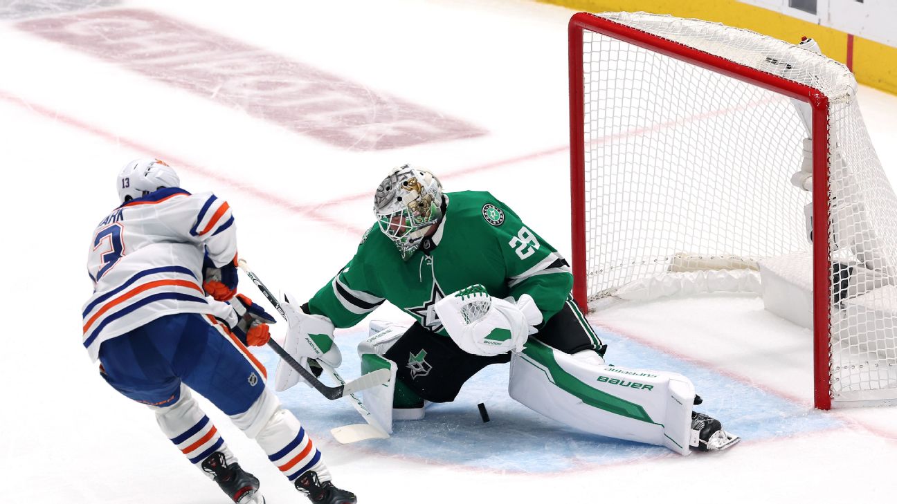 <a href="https://www.espn.com/nhl/story/_/id/45385024/stars-deboer-spark-needed-oettinger-early-woes" target="_blank">Stars’ DeBoer defends call to pull Oettinger early</a>