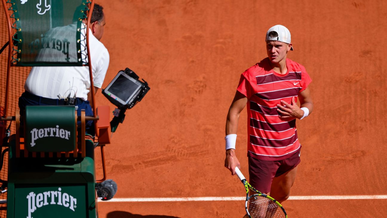 Holger Rune Triumphs Over Quentin Halys Amid Fan Controversy at French Open 2025