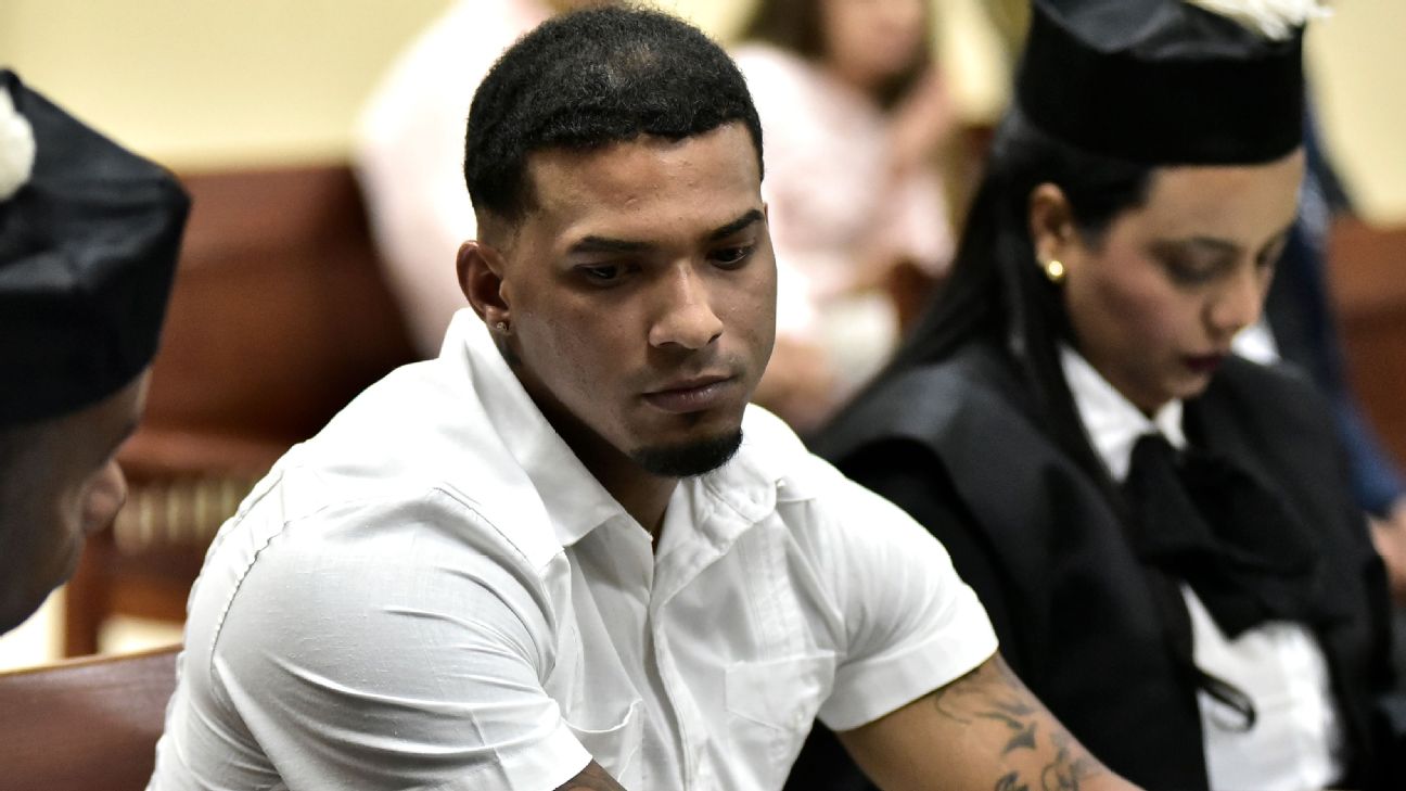 <a href="https://www.espn.com/mlb/story/_/id/46207483/family-rays-wander-franco-detained-admitted-clinic" target="_blank">Family has Franco admitted to mental health clinic</a>