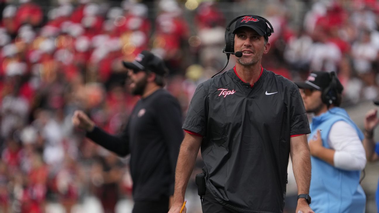 Tyson Helton's Quest for Quarterback Excellence: Building Western Kentucky's Football Legacy