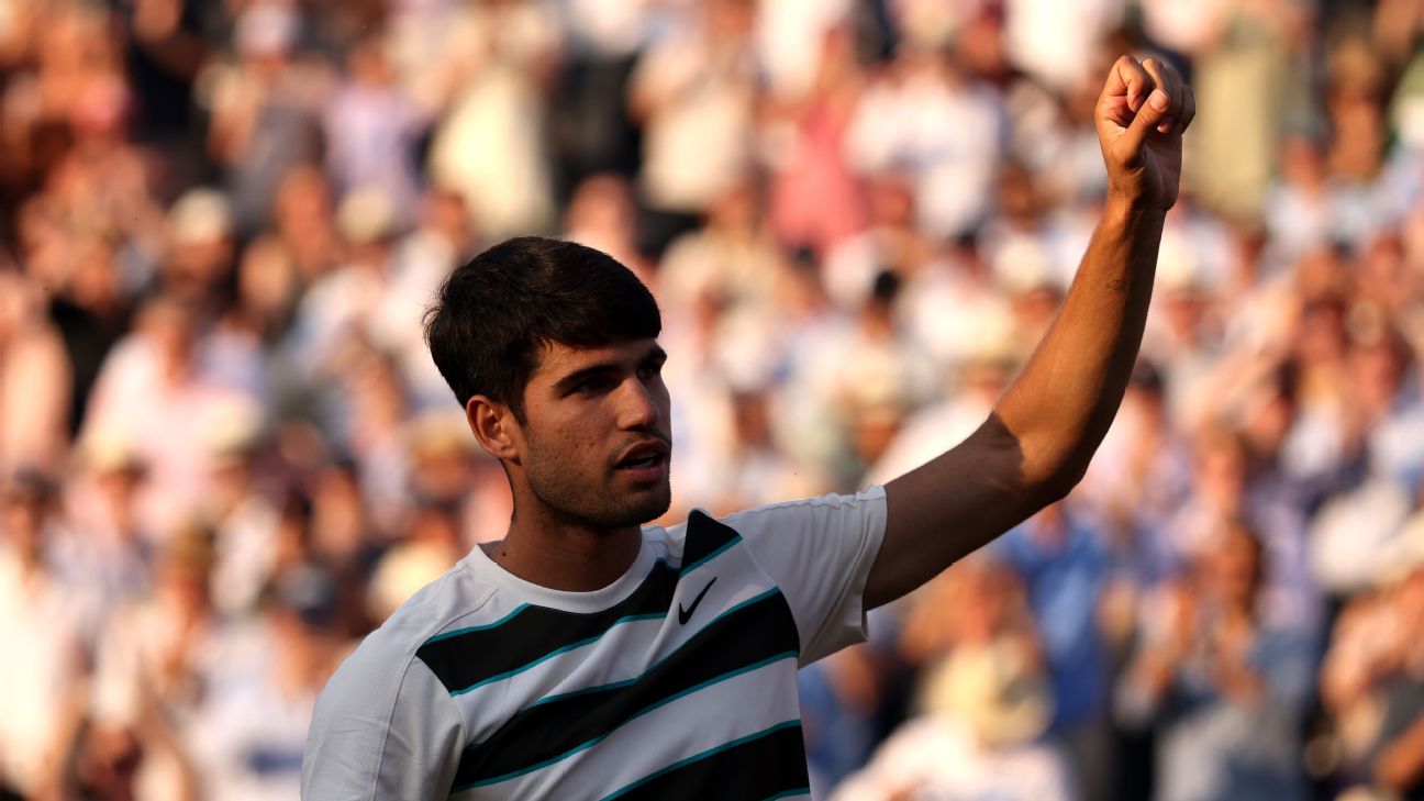 Carlos Alcaraz Triumphs in Epic Queen's Club Battle Against Jaume Munar