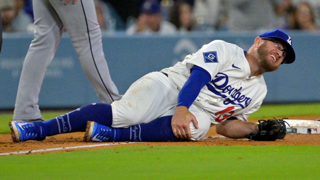 Max Muncy helped off with knee injury; Dodgers 'optimistic' - ABC30 Fresno