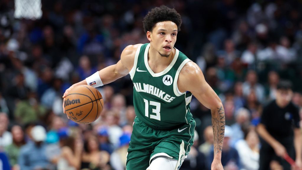 <a href="https://www.espn.com/nba/story/_/id/45686492/ryan-rollins-agrees-3-year-12m-deal-return-bucks" target="_blank">Rollins agrees to 3-year deal to return to Bucks</a>