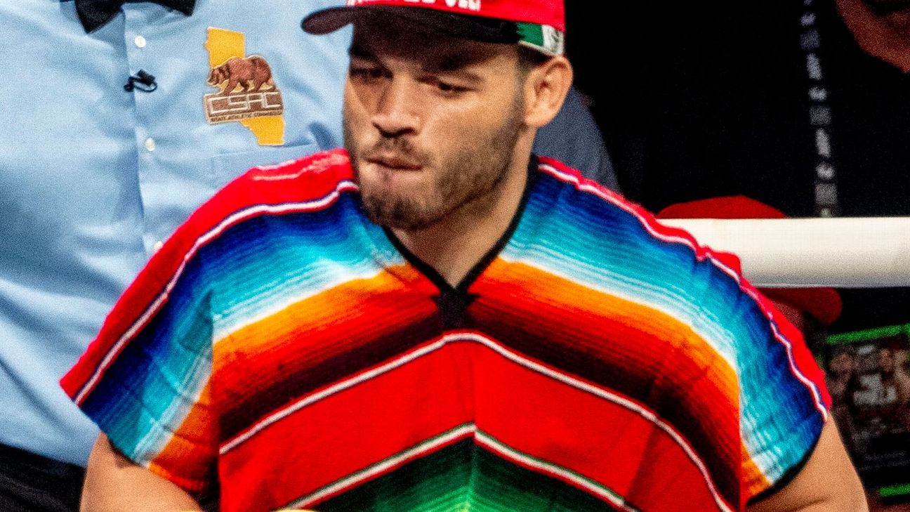 <a href="https://www.espn.com/boxing/story/_/id/45690717/julio-cesar-chavez-backs-son-arrested-immigration-agents" target="_blank">Elder Chavez defends son arrested by ICE agents</a>