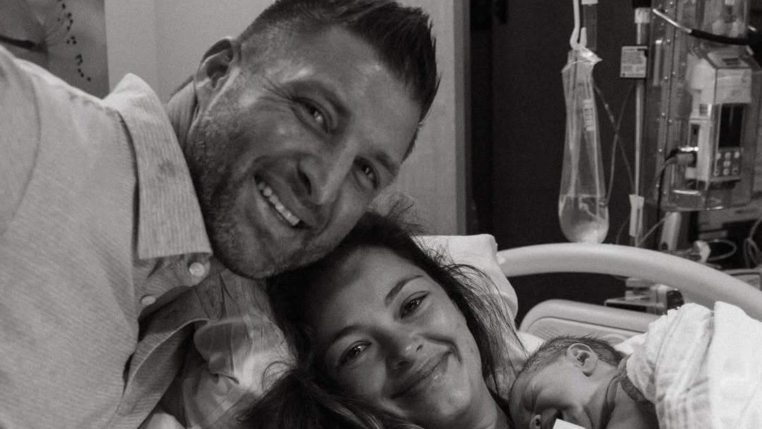 <a href="https://www.espn.com/nfl/story/_/id/45696855/tim-tebow-demi-leigh-baby-announcement" target="_blank">❤️ Tim Tebow and wife welcome their first child</a>