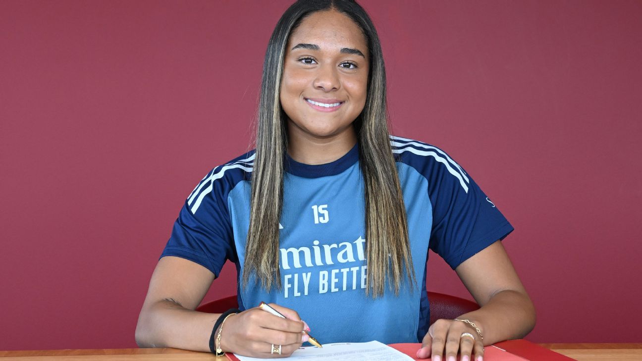 Arsenal Shatters Records with £1 Million Signing of Olivia Smith