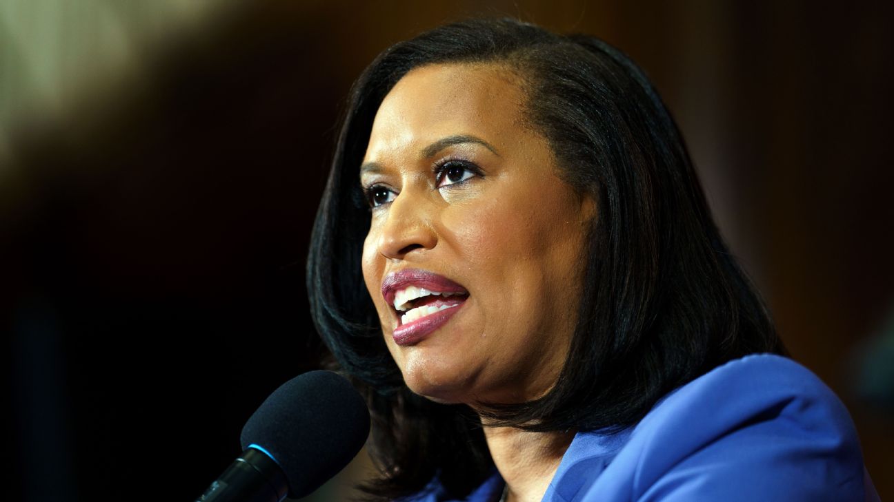 <a href="https://www.espn.com/nfl/story/_/id/45790073/dc-mayor-focused-commanders-stadium-deal-trump-threats" target="_blank">D.C. mayor ‘focused’ on RFK deal, not Trump talk</a>
