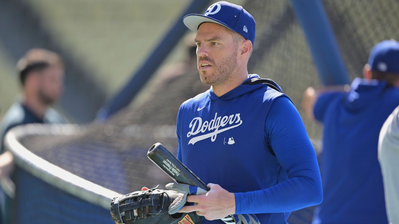 Freddie Freeman in Dodgers' lineup after HBP, and with swing
