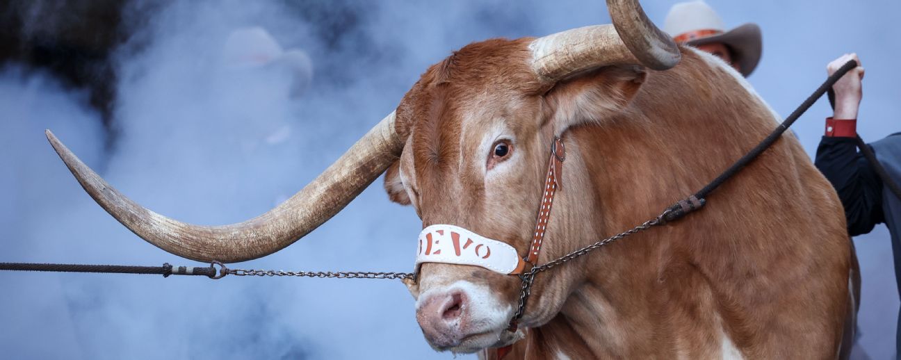 Texas returns to top 10; ACC places five in poll