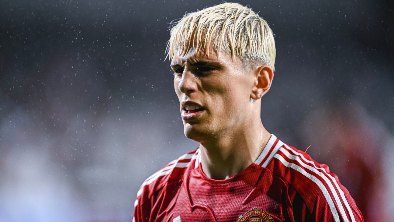 Alejandro Garnacho's Uncertain Future at Manchester United: A Tactical Shift or Miscommunication?