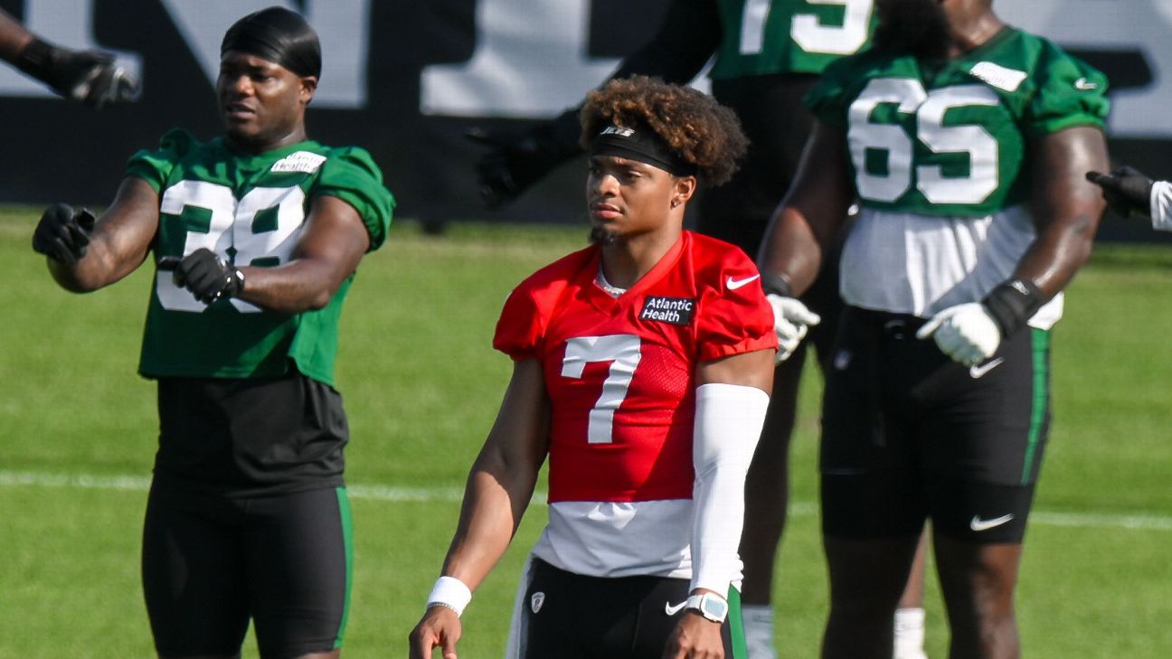 Justin Fields' Toe Injury: A Minor Setback for the New York Jets Amidst a History of QB Woes