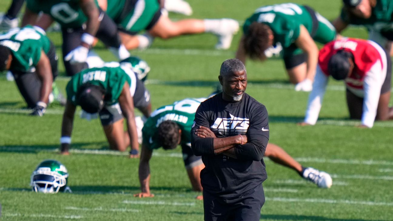 Aaron Glenn's First Jets Training Camp: Mentorship, Challenges, and Leadership