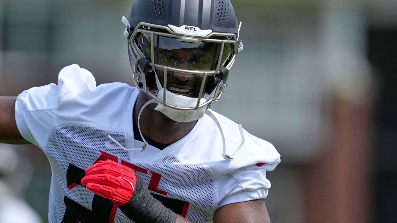 Rookie Sensation James Pearce Jr. Shines in Falcons Training Camp