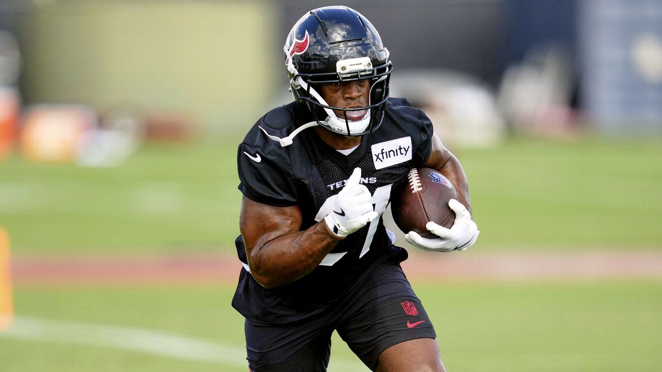 Nick Chubb Steps Up as Houston Texans' Lead Back with Joe Mixon Injured