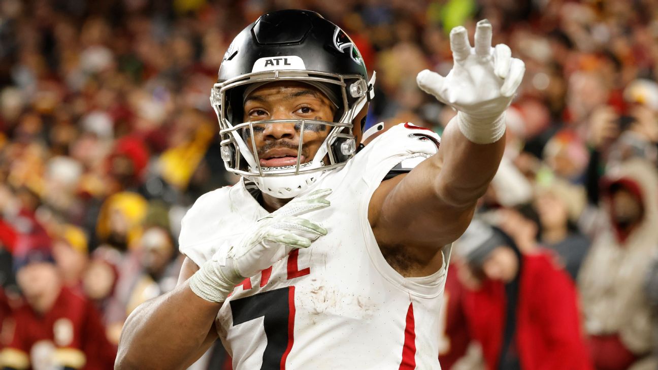 Ultimate 2025 Fantasy Football Draft Guide: Top 192 Players to Roster in 12-Team Leagues