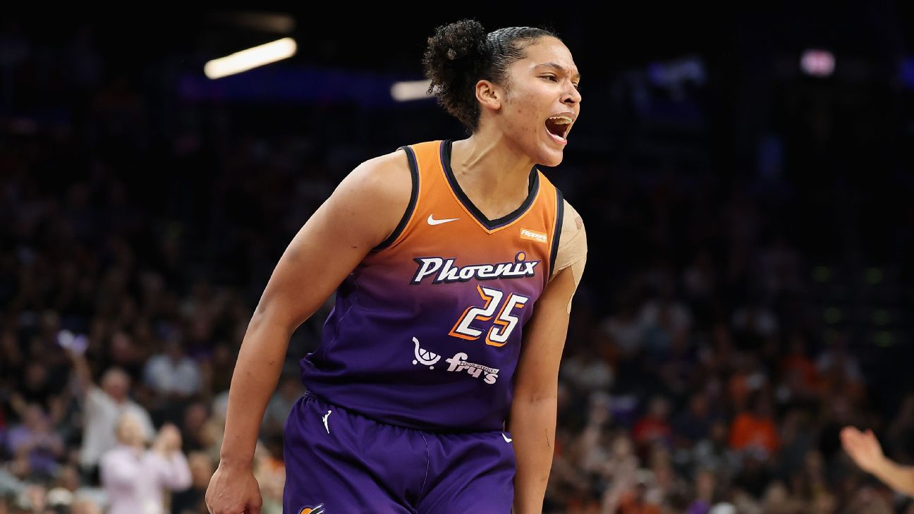 <a href="https://www.espn.com/wnba/story/_/id/45923948/mercury-alyssa-thomas-collects-3rd-straight-triple-double" target="_blank">Thomas makes WNBA history with triple-double</a>