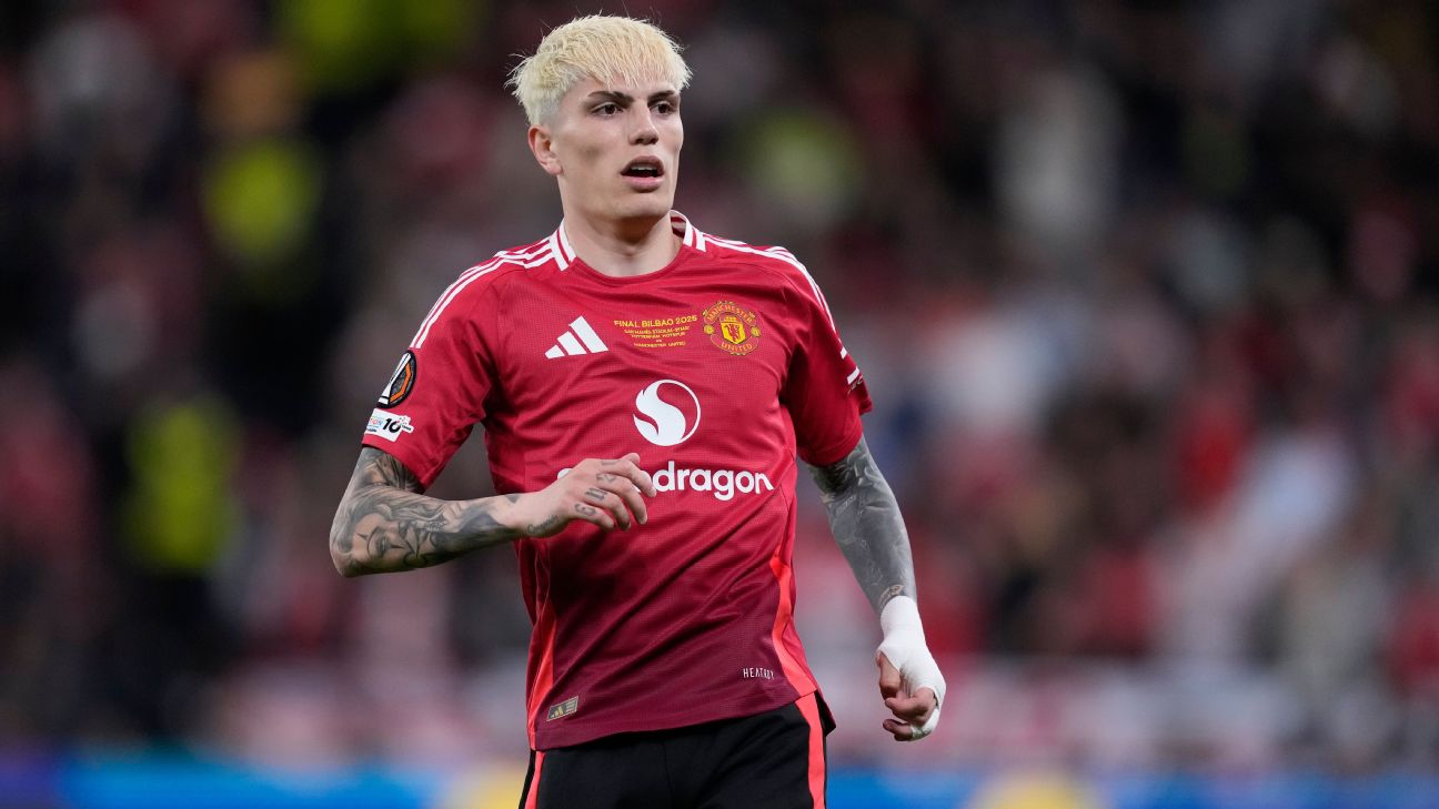 Chelsea's Transfer Strategy: Targeting Garnacho and Simons Amid Squad Overhaul