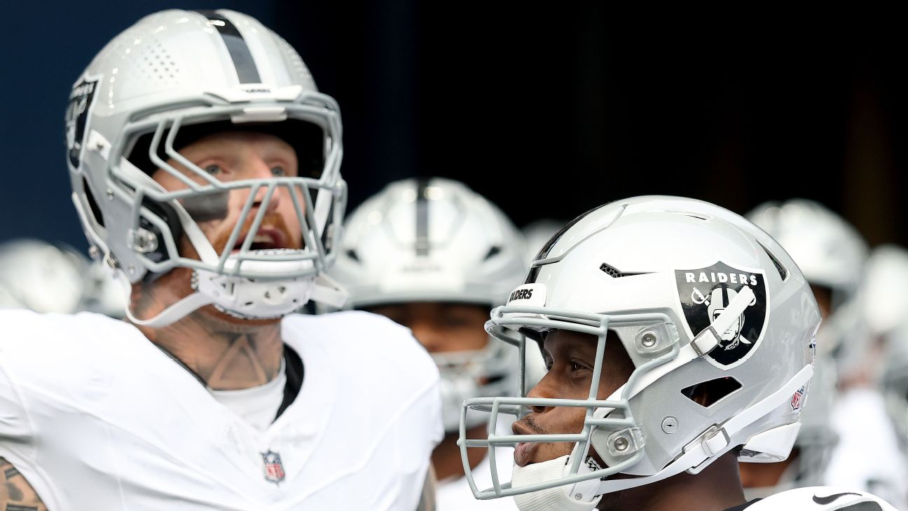 <a href="https://www.espn.com/nfl/story/_/id/45929244/raiders-smith-crosby-aim-obscene-gestures-hecklers-seattle" target="_blank">Geno, Crosby flash obscene gestures at hecklers</a>