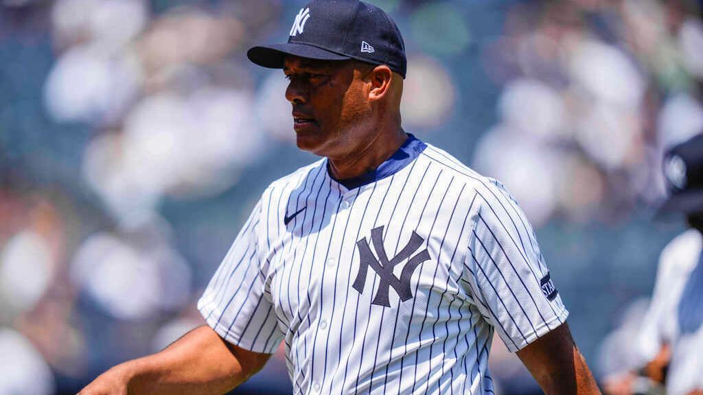 <a href="https://www.espn.com/mlb/story/_/id/45933925/mariano-rivera-tears-achilles-yankees-old-rs-game" target="_blank">Rivera tears Achilles during Old-Timers’ game</a>