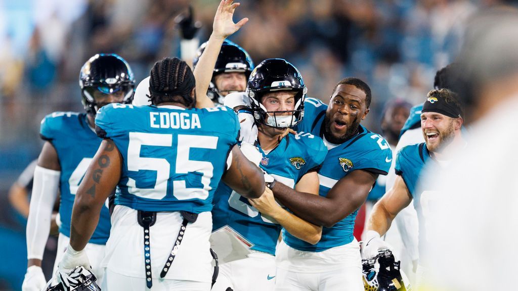 <a href="https://www.espn.com/nfl/story/_/id/45934622/jaguars-kicker-cam-little-nails-70-yard-field-goal" target="_blank">Jaguars’ Little nails would-be-record 70-yard FG</a>