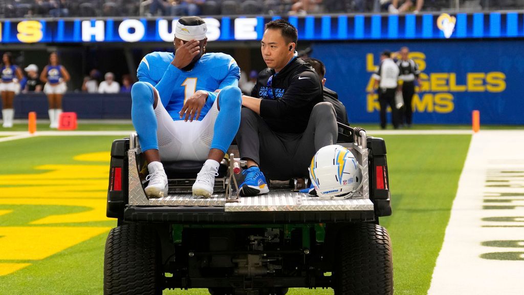 <a href="https://www.espn.com/nfl/story/_/id/45996961/chargers-wr-quentin-johnston-carted-big-hit" target="_blank">Chargers’ Johnston has concussion after hard hit</a>