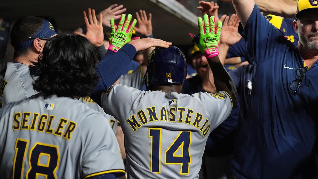 <a href="https://www.espn.com/mlb/story/_/id/45997962/brewers-rally-again-win-franchise-record-14th-straight" target="_blank">Brewers rally again to win record 14th straight</a>