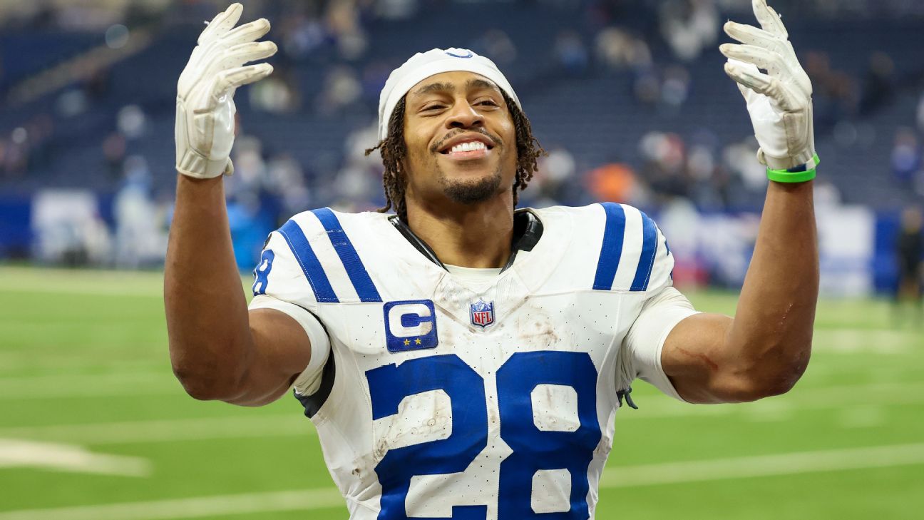 2025 NFL Fantasy Football Mock Draft: Jonathan Taylor Rises in Round 2, Late-Round QB Gems Revealed