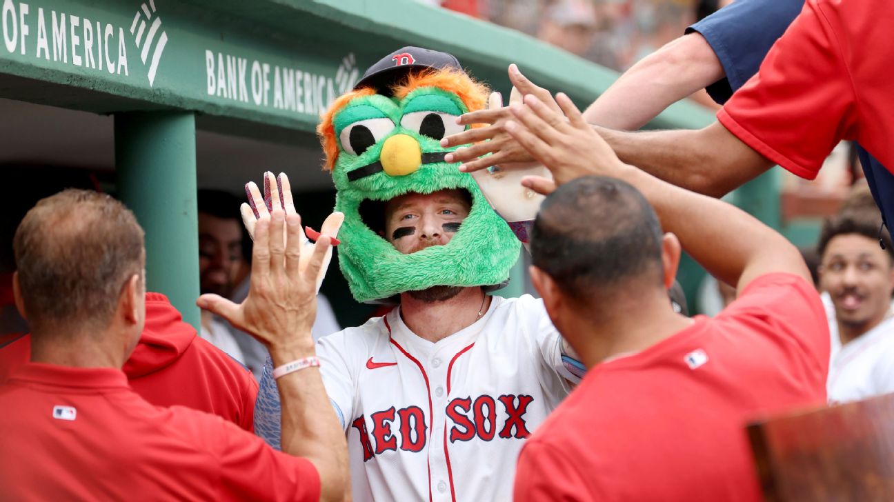 <a href="https://www.espn.com/mlb/story/_/id/46130770/trevor-story-gets-strange-homer-ball-glove-pesky-pole" target="_blank">Fictitious ending? Story fly hits glove, pole for HR</a>