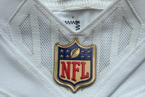 NFL BREAKING NEWS: Josh Allen unexpectedly refused to wear the prestigious gold logo patch, affirming that success is a shared honor of the Buffalo Bills and the entire team. Instead of receiving the honor for himself, Allen affirmed that all the victories and successes he achieved were the result of team spirit. The 28-year-old Quarterback emphasized: "This honor does not belong to me alone, but is a shared honor of the Buffalo Bills and the entire team."...