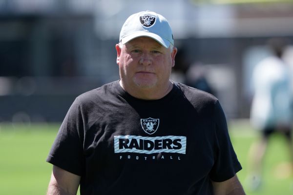 Sources: Northwestern hiring veteran coach Chip Kelly as OC