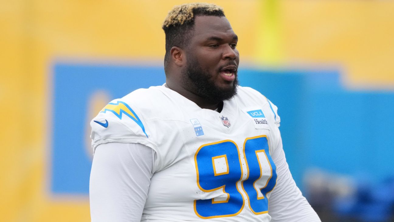 Source: Chargers' Teair Tart fined for slapping Travis Kelce - ABC30 Fresno