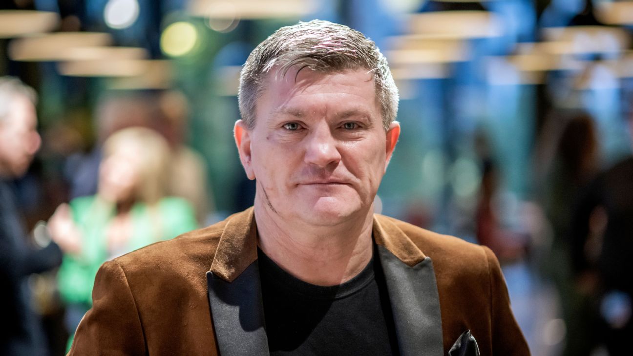 <a href="https://www.espn.com/boxing/story/_/id/46612556/ricky-hatton-died-suicide-coroner-court-told" target="_blank">Coroner: Former champ Hatton died by suicide</a>