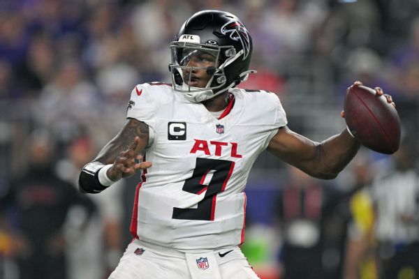 Penix, back to practicing, says goal is to return for Week 1